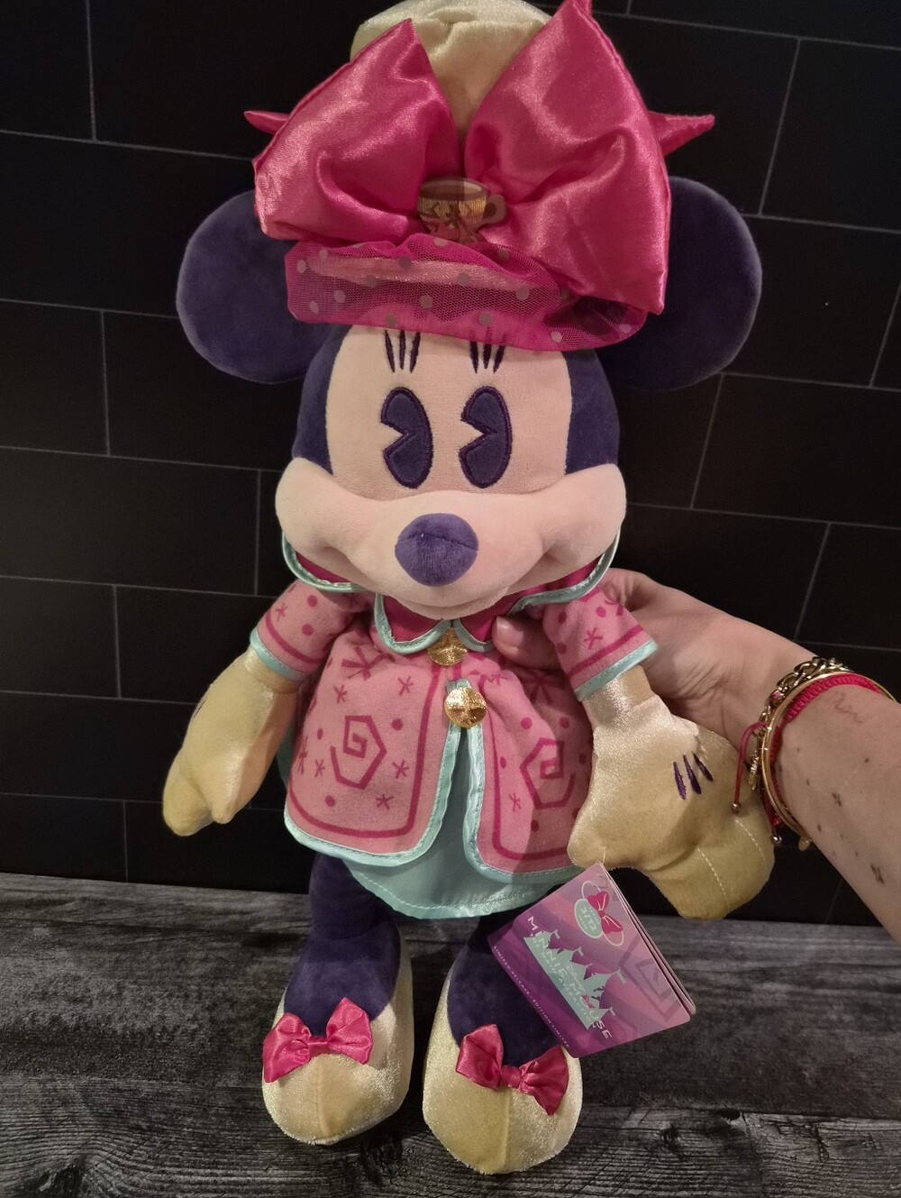 Minnie Mouse: The Main Attraction Collection 3/12